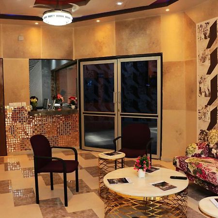 Hotel Laval Abidjan Bagian luar foto