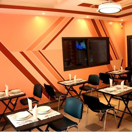 Hotel Laval Abidjan Bagian luar foto