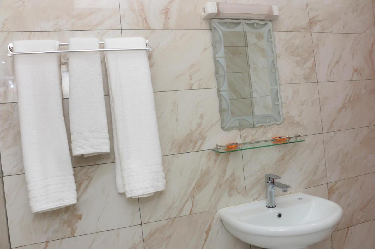 Hotel Laval Abidjan Bagian luar foto