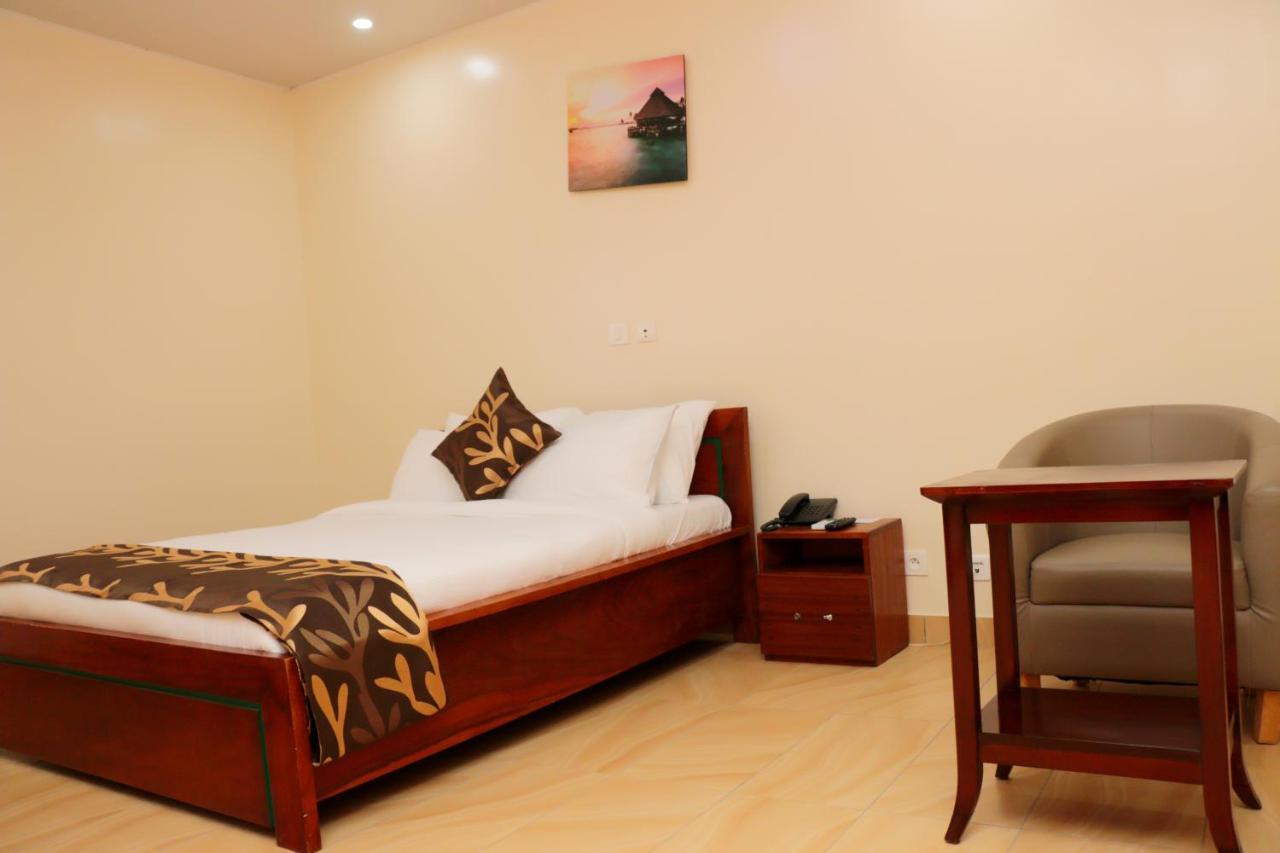 Hotel Laval Abidjan Bagian luar foto