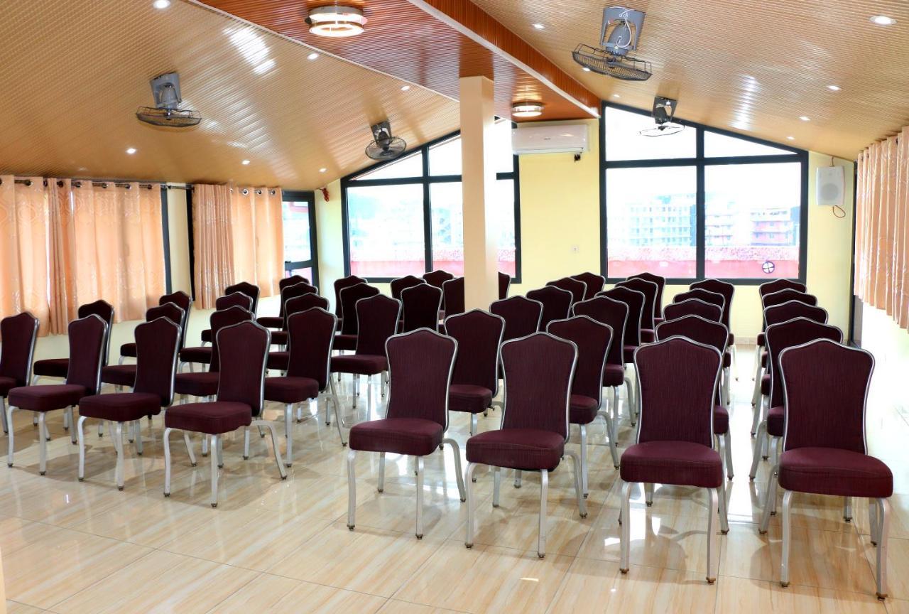 Hotel Laval Abidjan Bagian luar foto